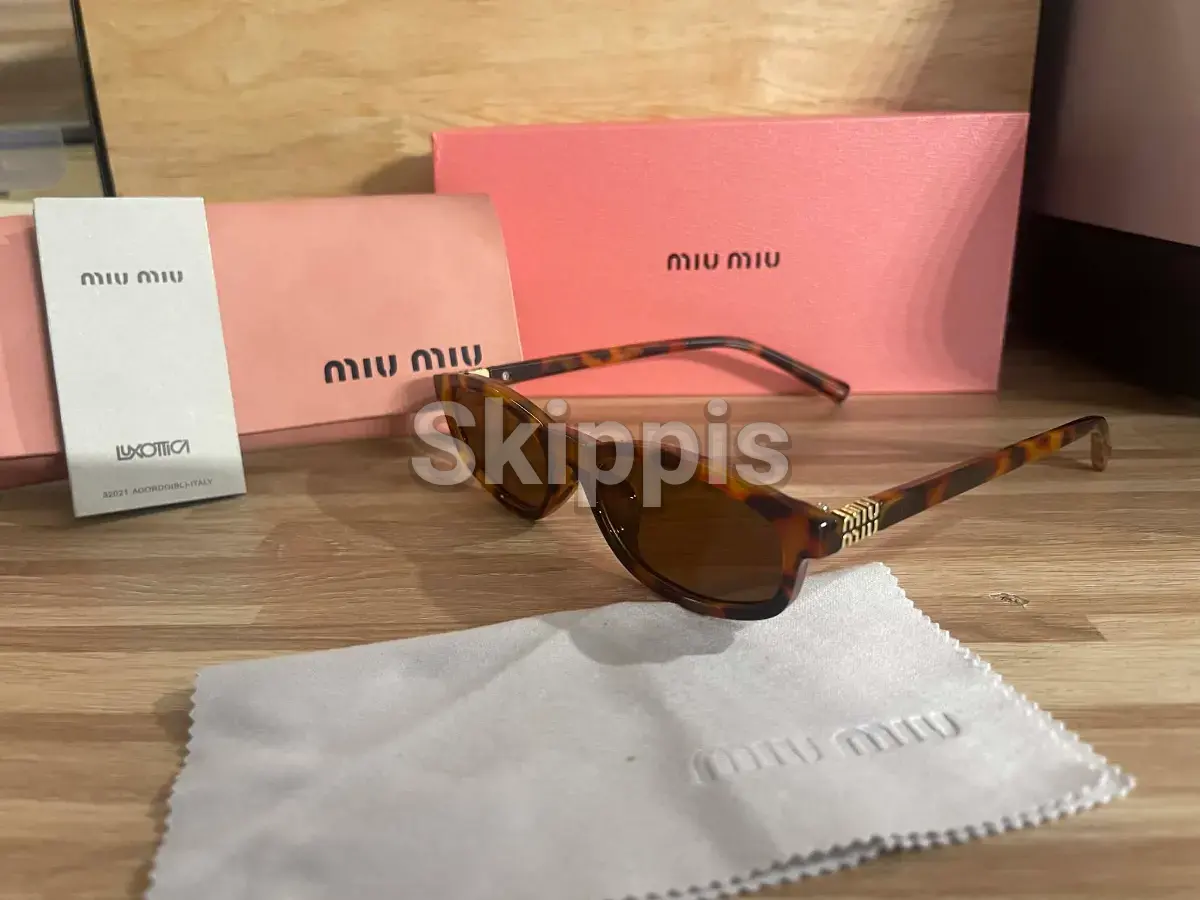 sunglasses miu miu. - 2